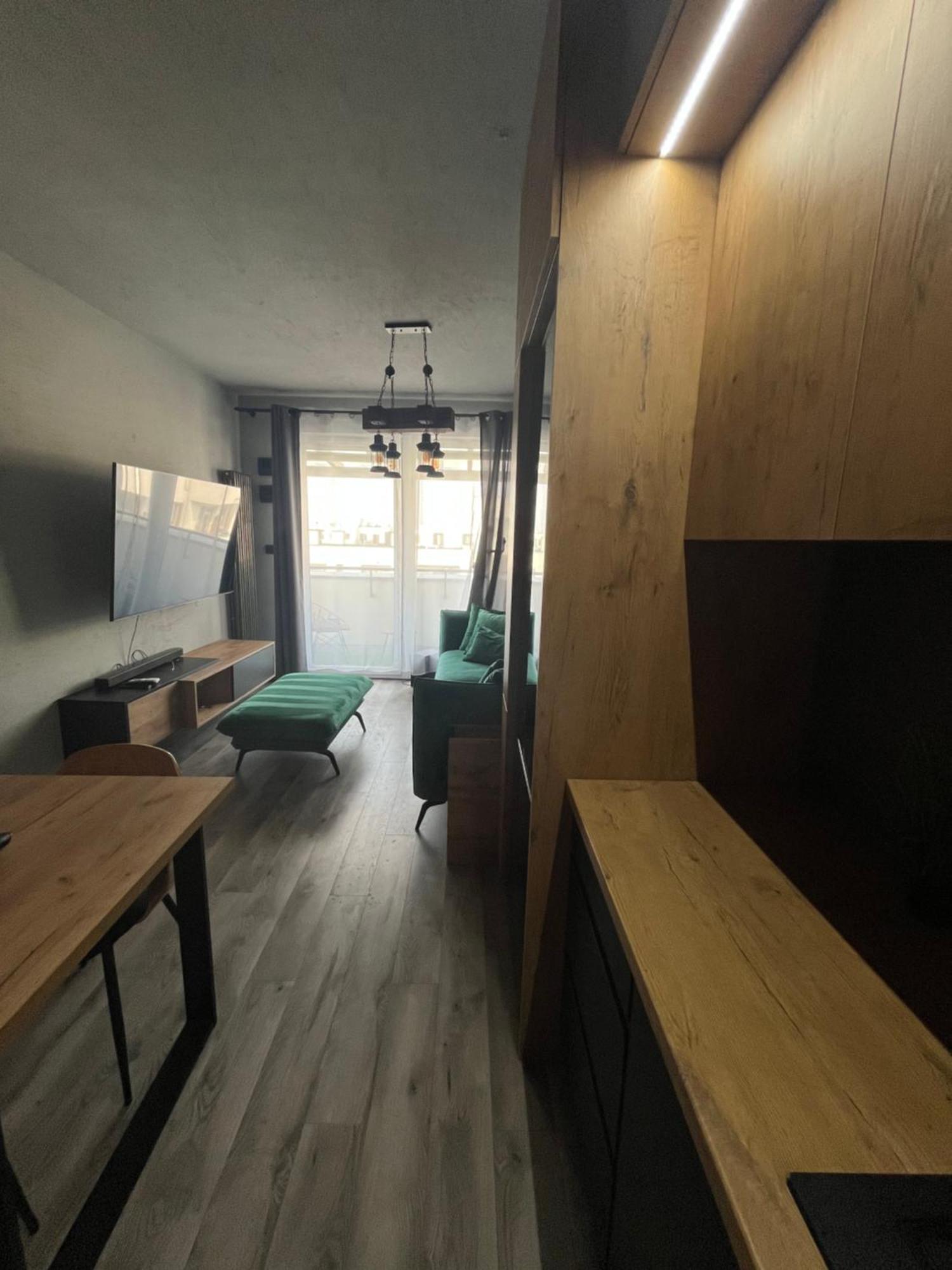 Modern Japan Style 24 H Check In